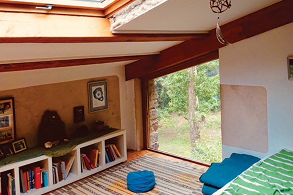 upstairs-bedroom-right